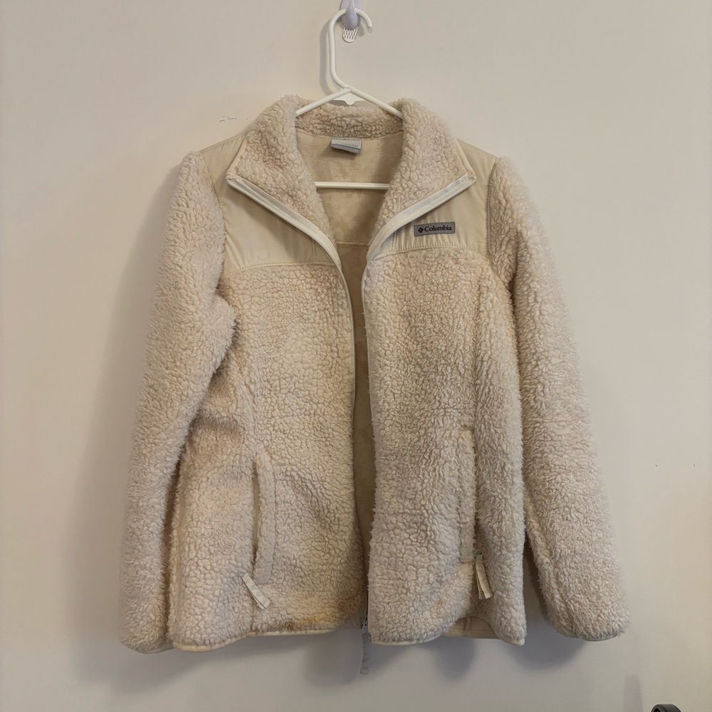 Columbia White fluffy thermal insulated jacket
